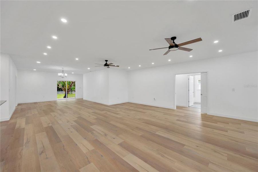 Spacious, unfurnished interior of a new home in , Dade City (Image 24).