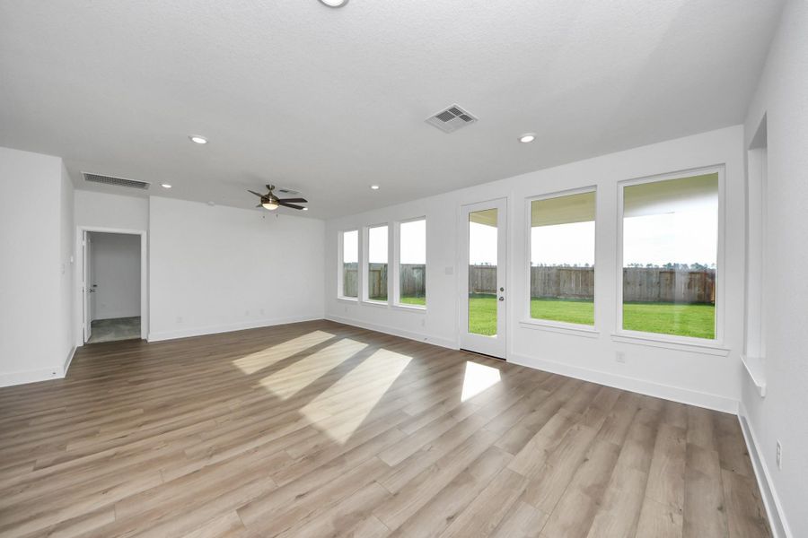 Spacious, unfurnished interior of a new home in The Canopies, Splendora (Image 19).