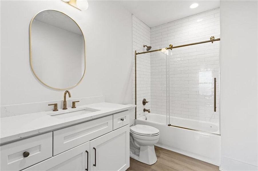 Furnished interior view inside a new home in , Jasper (Image 4).