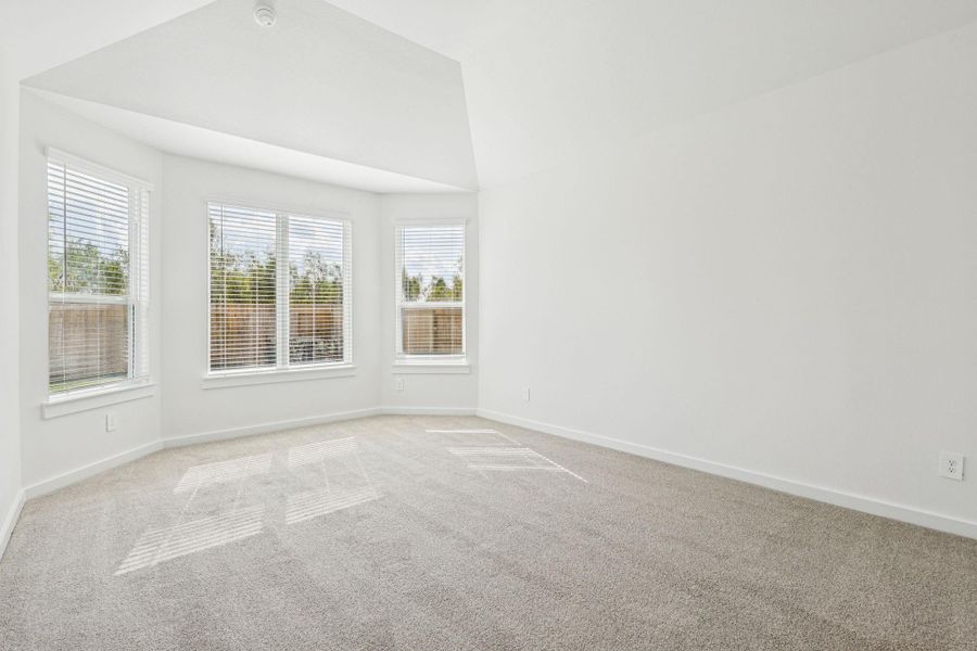 Spacious, unfurnished interior of a new home in Stewart's Ranch, Conroe (Image 20).