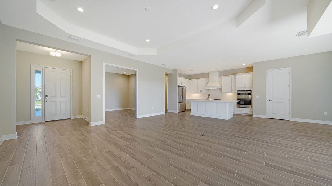 Spacious, unfurnished interior of a new home in Grand Palm, Venice (Image 20).