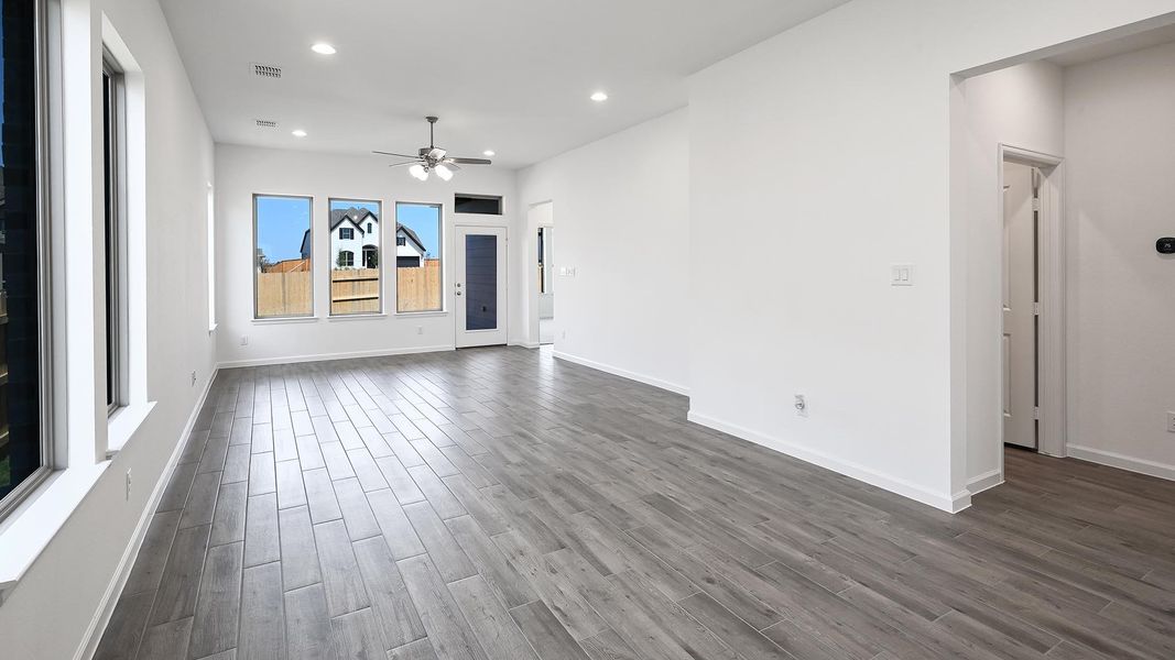 Spacious, unfurnished interior of a new home in Crosswinds 40', Kyle (Image 17). Spacious, unfurnished interior of a new home in Crosswinds 40', Kyle (Image 17).