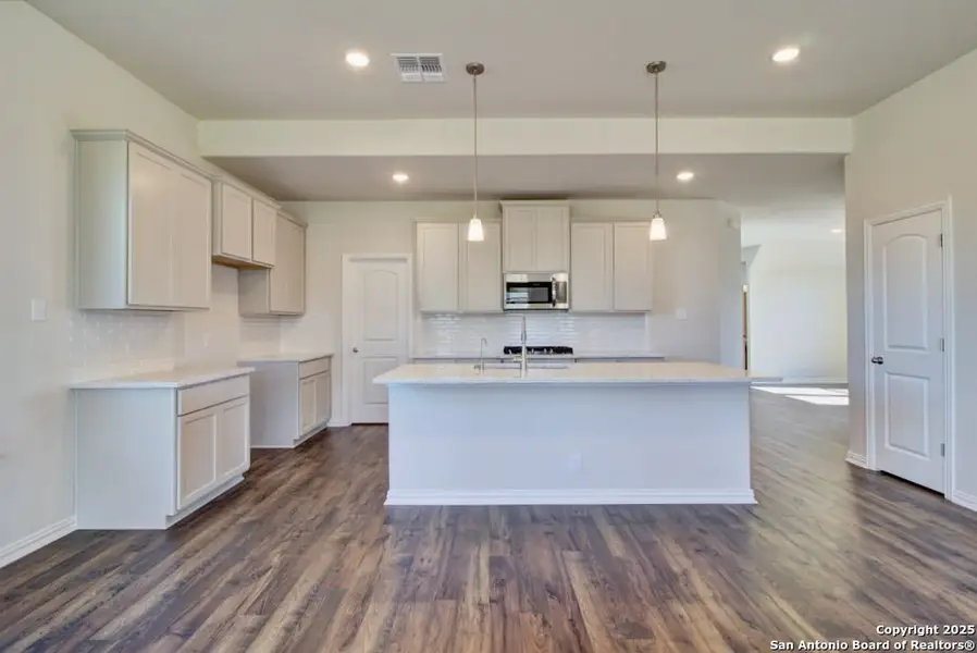 Furnished interior view inside a new home in Sunflower Ridge, New Braunfels (Image 3).