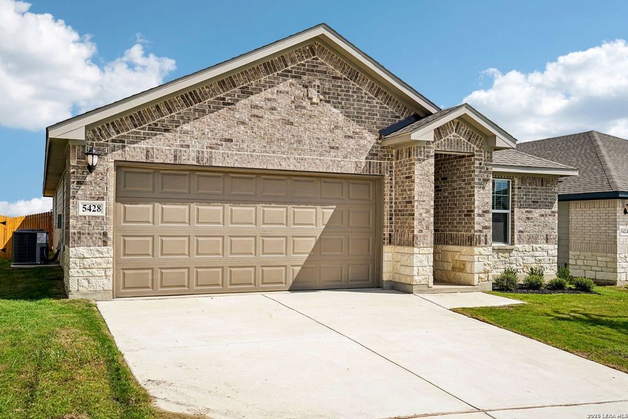 Front exterior of a new home in Stetson Ridge, Marion, TX, highlighting curb appeal (Image 1). Front exterior of a new home in Stetson Ridge, Marion, TX, highlighting curb appeal (Image 1).