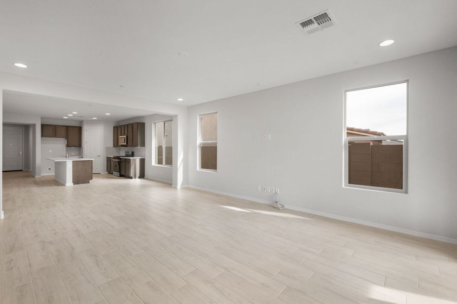 Spacious, unfurnished interior of a new home in Foothills at Northpointe, Peoria (Image 20).