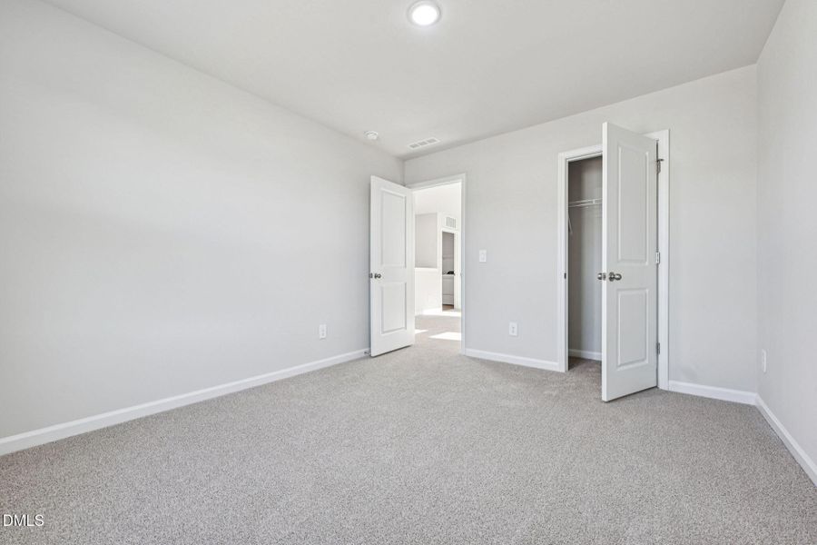 36-web-or-mls-Raleigh - Oak Manor - 537