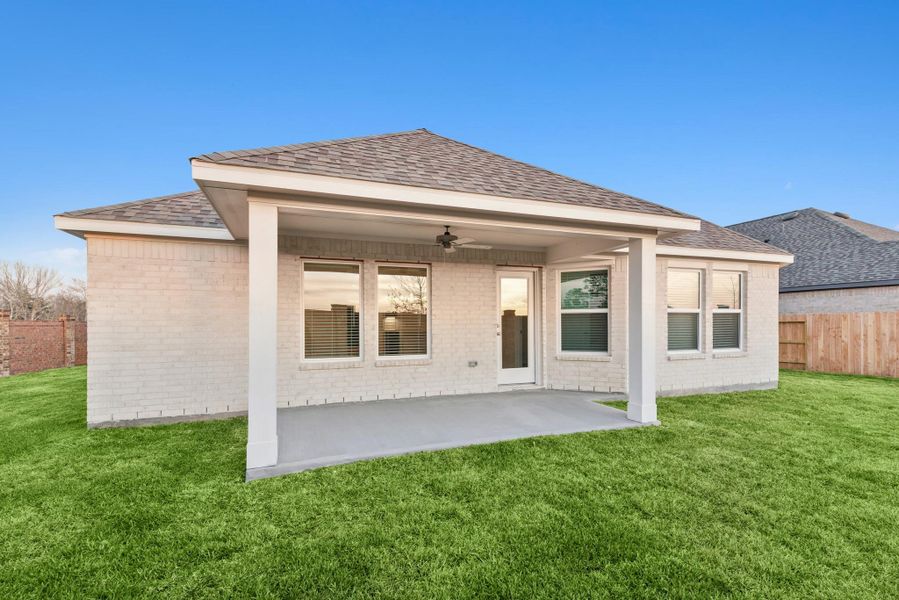 Exterior details and patio area of a home in Lago Mar, Santa Fe (Image 3). Exterior details and patio area of a home in Lago Mar, Santa Fe (Image 3).