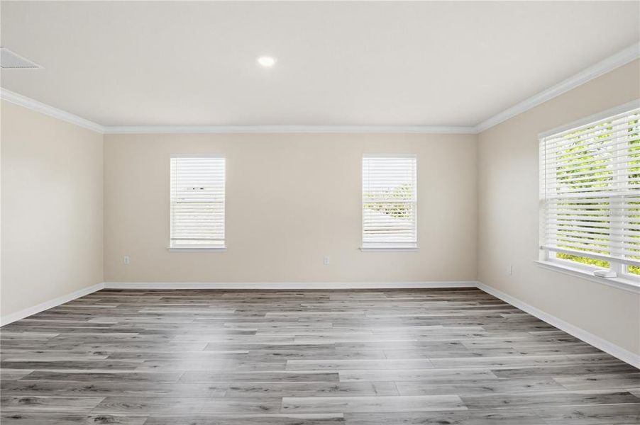 Spacious, unfurnished interior of a new home in Coddington, Bradenton (Image 37).