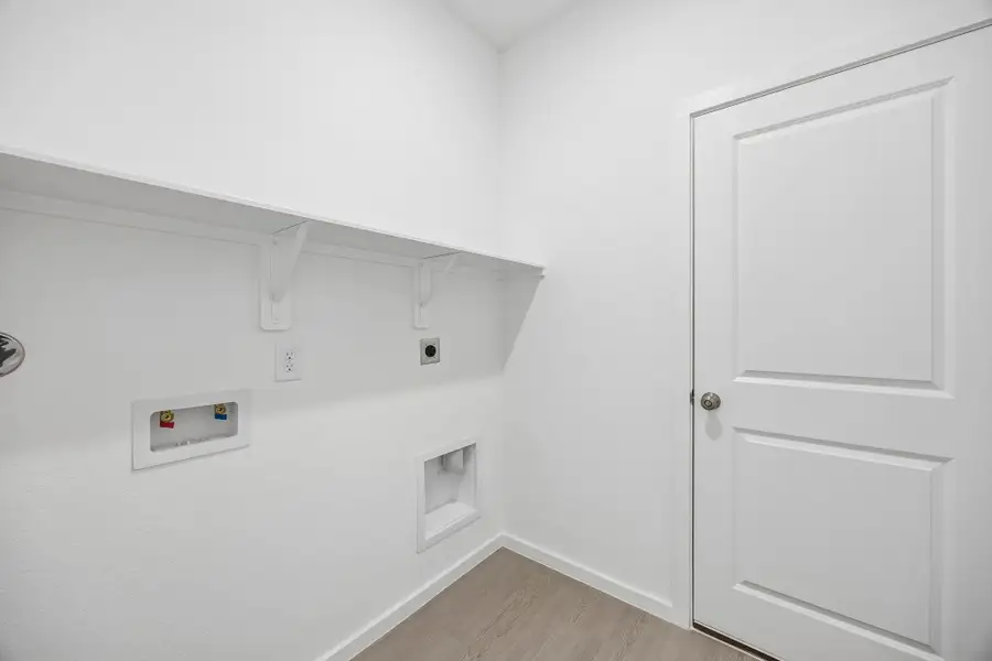 Spacious, unfurnished interior of a new home in Crosby Farms, Crosby (Image 17).