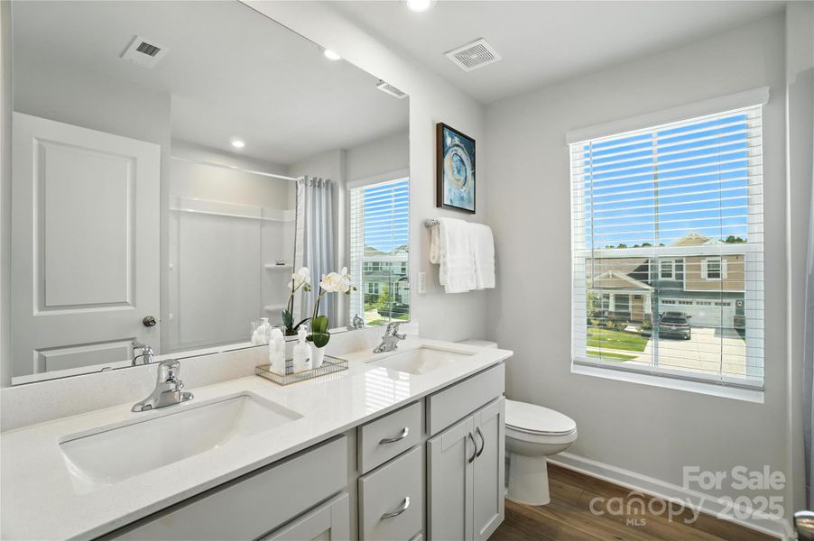 Photo representation only. Exterior and interior colors will vary. Photo representation only. Exterior and interior colors will vary.