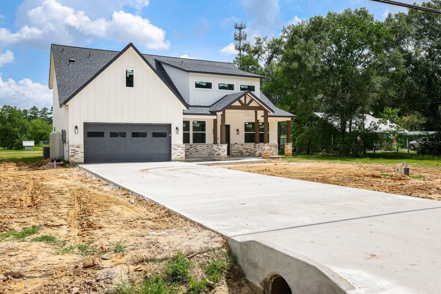 Front exterior of a new home in , Tomball, TX, highlighting curb appeal (Image 20).