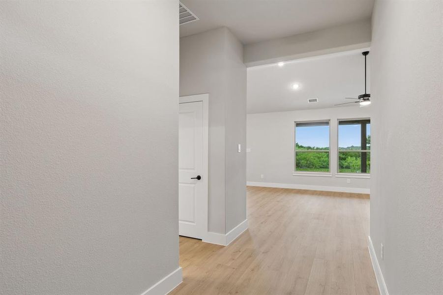 Spacious, unfurnished interior of a new home in Ellis Ranch Estates, Waxahachie (Image 22).
