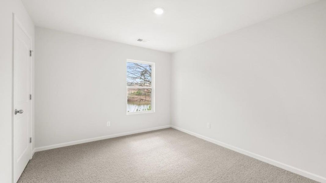 Spacious, unfurnished interior of a new home in Thompson Ridge, Dallas (Image 13).