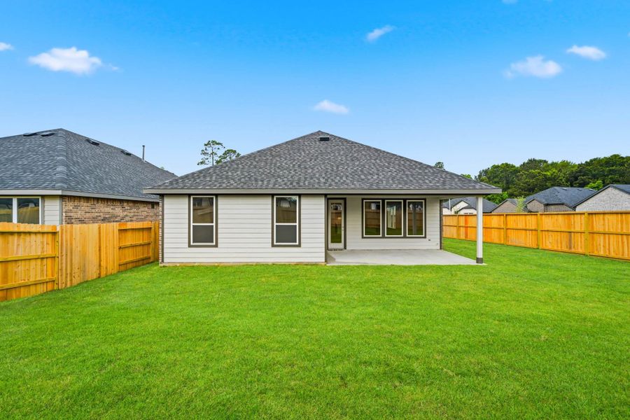Exterior details and patio area of a home in Hills of Westlake, Conroe (Image 20).