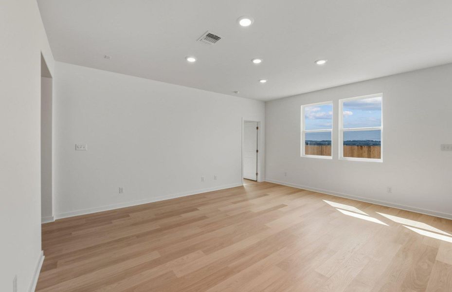 Spacious, unfurnished interior of a new home in Alto, San Marcos (Image 11).
