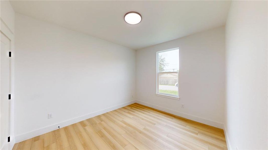 Spacious, unfurnished interior of a new home in , Weatherford (Image 28).