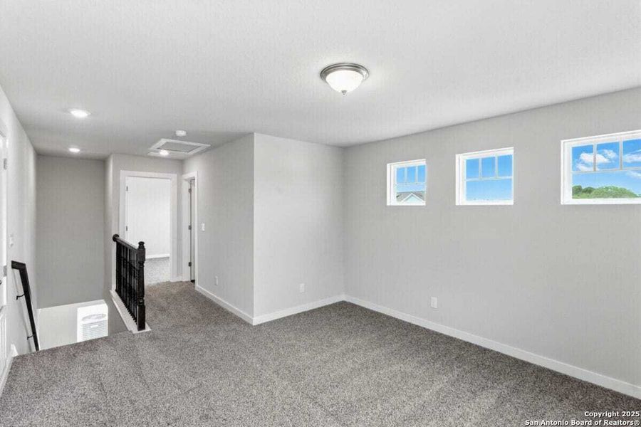 Spacious, unfurnished interior of a new home in August Fields, New Braunfels (Image 16).