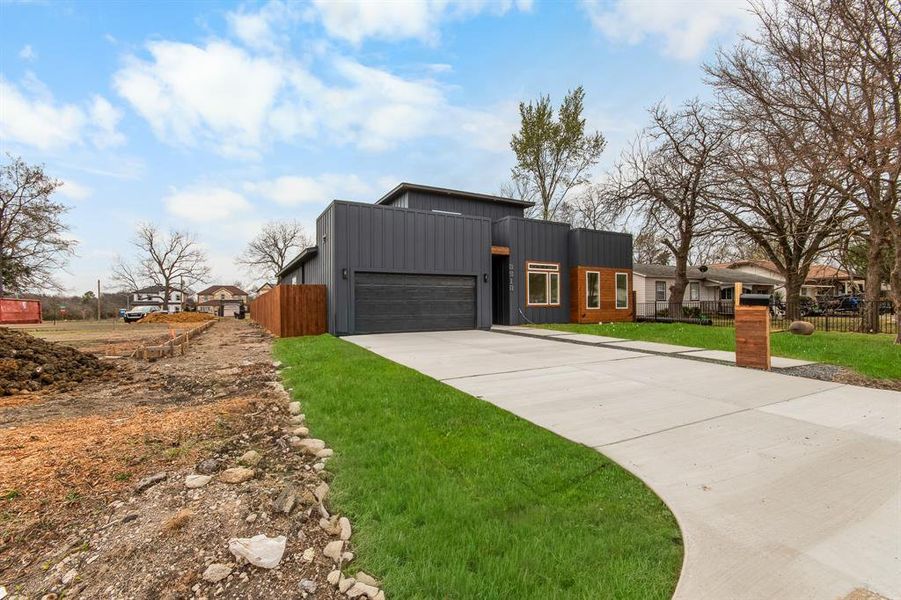 Front exterior of a new home in , Dallas, TX, highlighting curb appeal (Image 2). Front exterior of a new home in , Dallas, TX, highlighting curb appeal (Image 2).