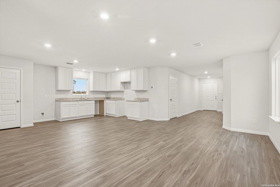Spacious, unfurnished interior of a new home in Applewhite Meadows, San Antonio (Image 19).