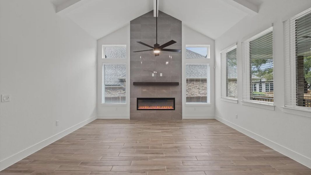 Spacious, unfurnished interior of a new home in 6 Creeks, Kyle (Image 14).