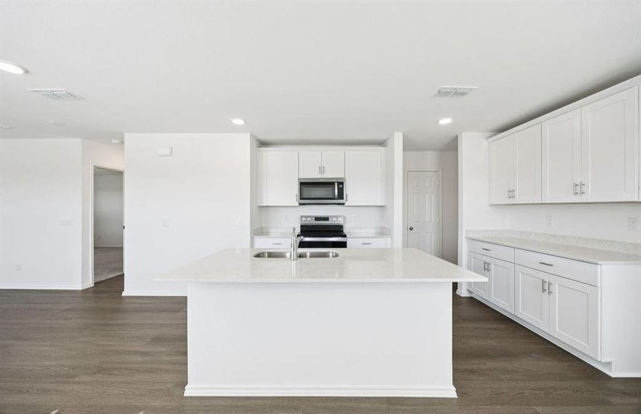 Eat-in island kitchen Eat-in island kitchen