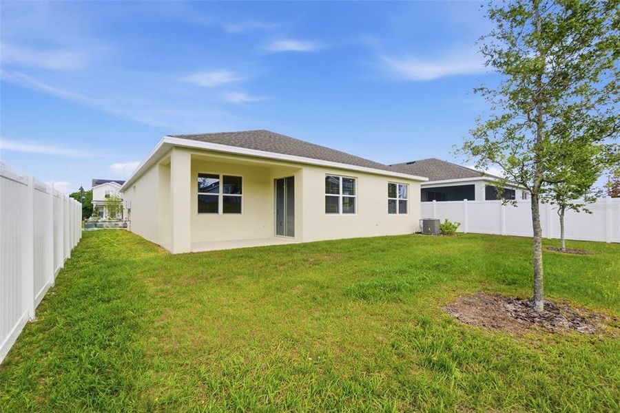 Exterior details and patio area of a home in Oakview, Apopka (Image 21).