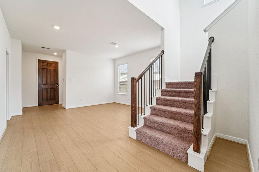 Spacious, unfurnished interior of a new home in Olympia Falls, Fresno (Image 32).
