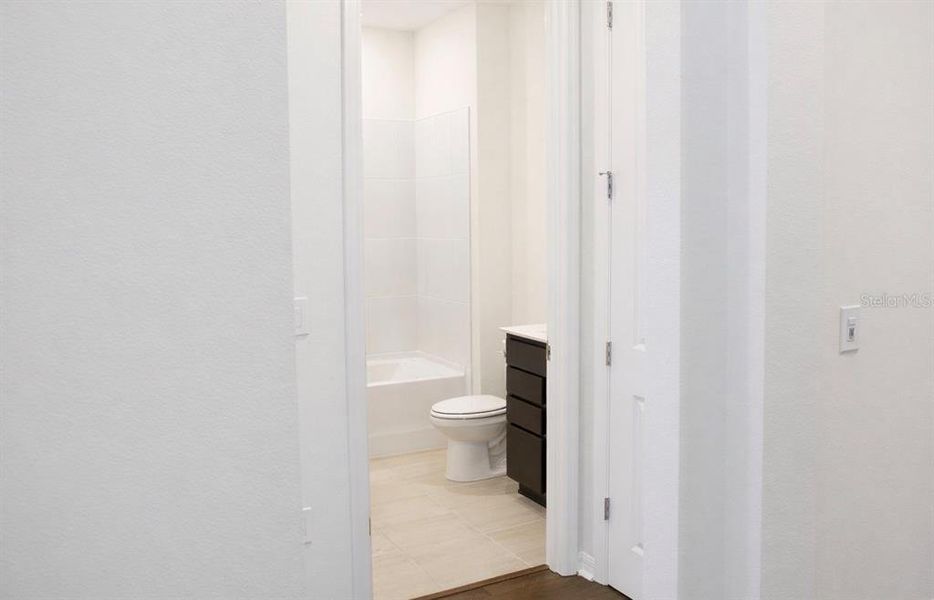 Spacious, unfurnished interior of a new home in , Clermont (Image 20).