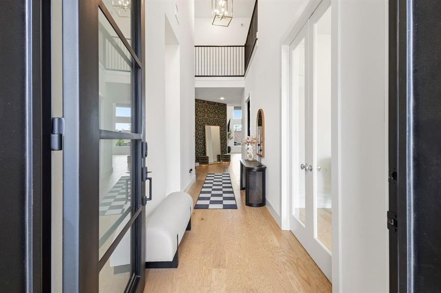 Stunning 2 story foyer