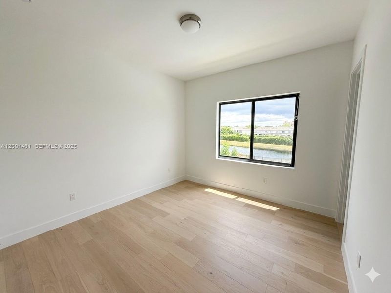Spacious, unfurnished interior of a new home in , Weston (Image 14).