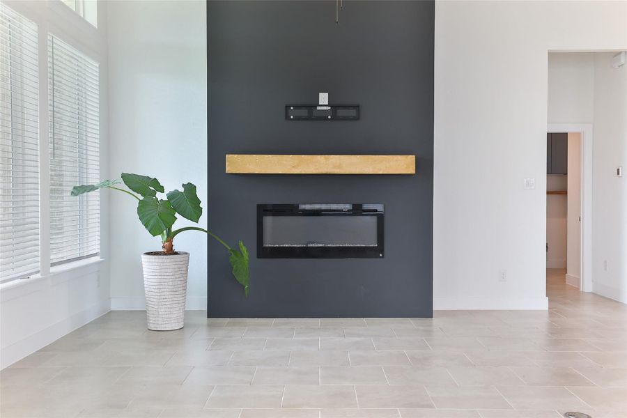 Simple and elegant throughout, this home is ready and waiting for you to make it your own. Simple and elegant throughout, this home is ready and waiting for you to make it your own.