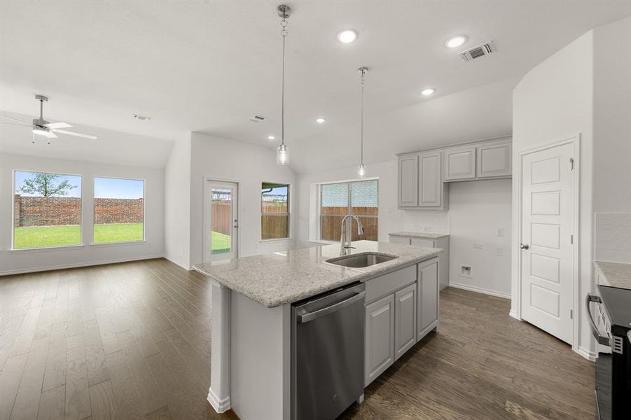 DFW-Summer Crest-Concept 1790-10320 Dittany Lane-Kitchen - Risewell Homes-4 DFW-Summer Crest-Concept 1790-10320 Dittany Lane-Kitchen - Risewell Homes-4