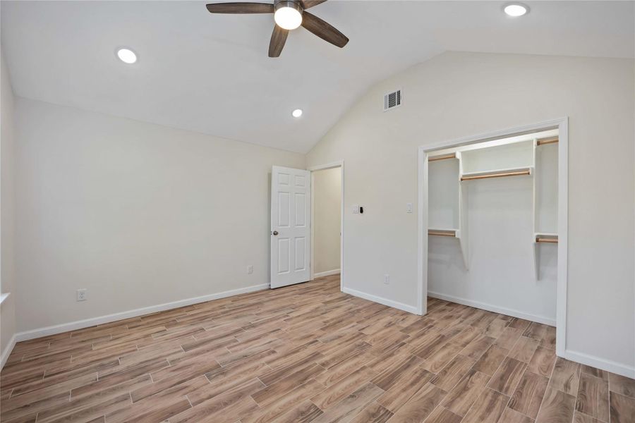 Spacious, unfurnished interior of a new home in , Baytown (Image 29).