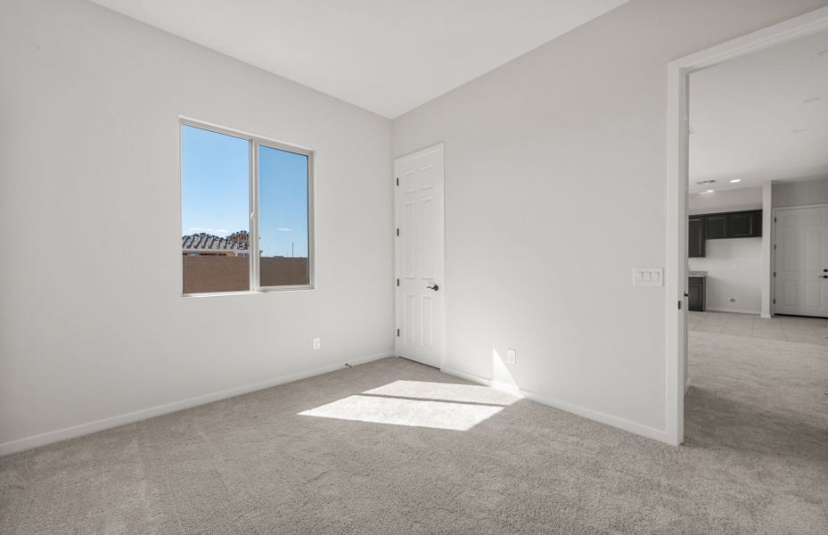 Spacious, unfurnished interior of a new home in Artisan at Asante, Surprise (Image 20).