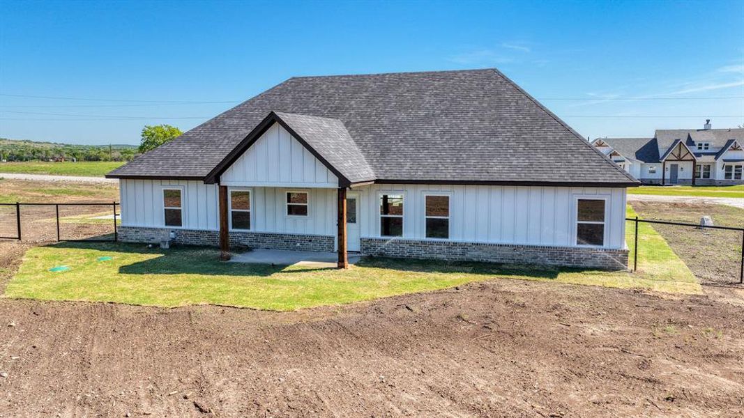 Exterior details and patio area of a home in , Weatherford (Image 27).