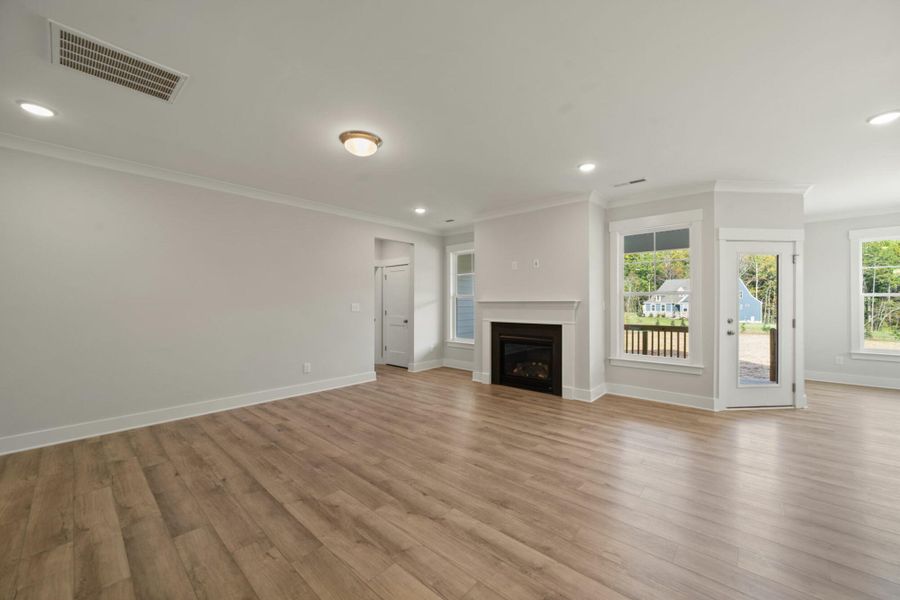 Spacious, unfurnished interior of a new home in Redland, Advance (Image 37).