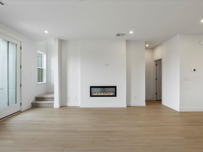 Spacious, unfurnished interior of a new home in Ascent at Inverness, Englewood (Image 15).