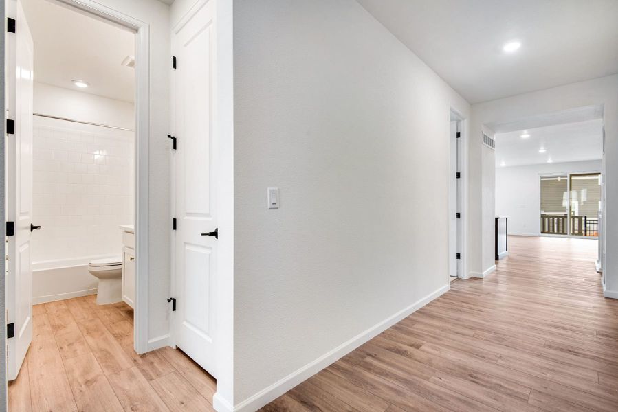 Spacious, unfurnished interior of a new home in The Aurora Highlands, Aurora (Image 26). Spacious, unfurnished interior of a new home in The Aurora Highlands, Aurora (Image 26).