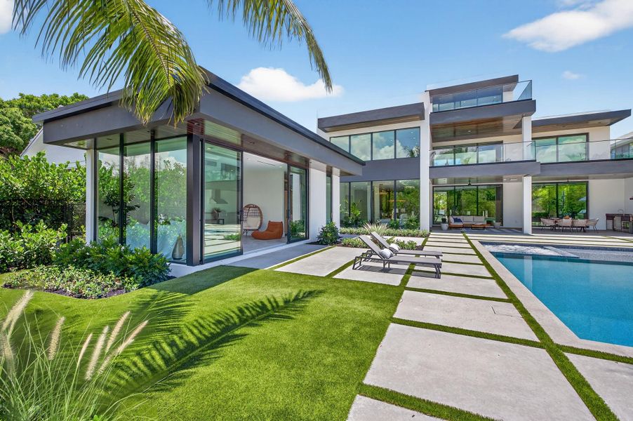 Exterior details and patio area of a home in , Fort Lauderdale (Image 30). Exterior details and patio area of a home in , Fort Lauderdale (Image 30).