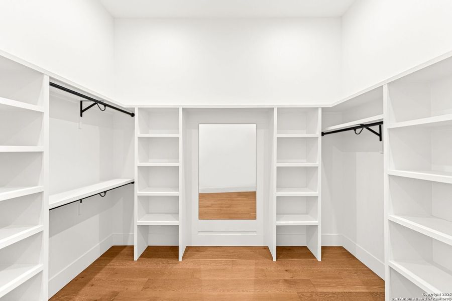 Furnished interior view inside a new home in , Bandera (Image 41).