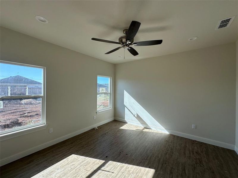 Spacious, unfurnished interior of a new home in , Abilene (Image 10).