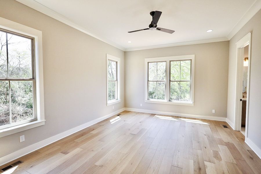 Spacious, unfurnished interior of a new home in Creekside, Cleveland (Image 22).