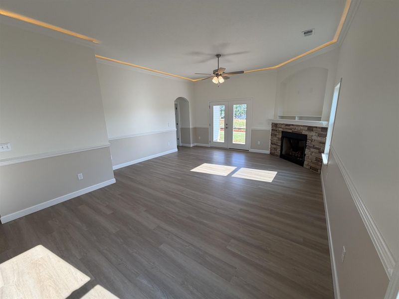 Spacious, unfurnished interior of a new home in Cleveland Meadows, Spartanburg (Image 5).