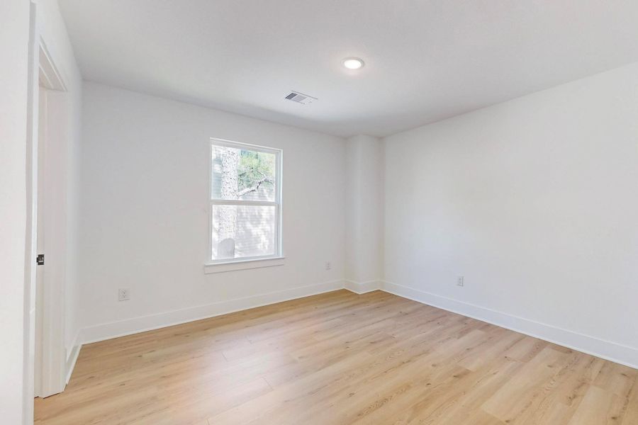 Spacious, unfurnished interior of a new home in , Bastrop (Image 23).