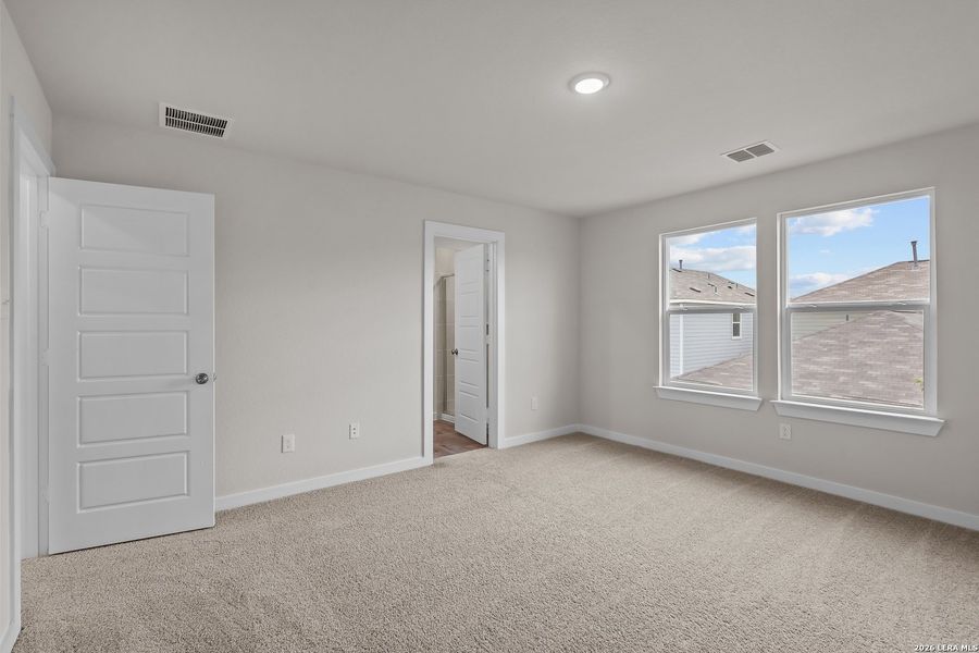 Spacious, unfurnished interior of a new home in Senna, Leon Valley (Image 27).
