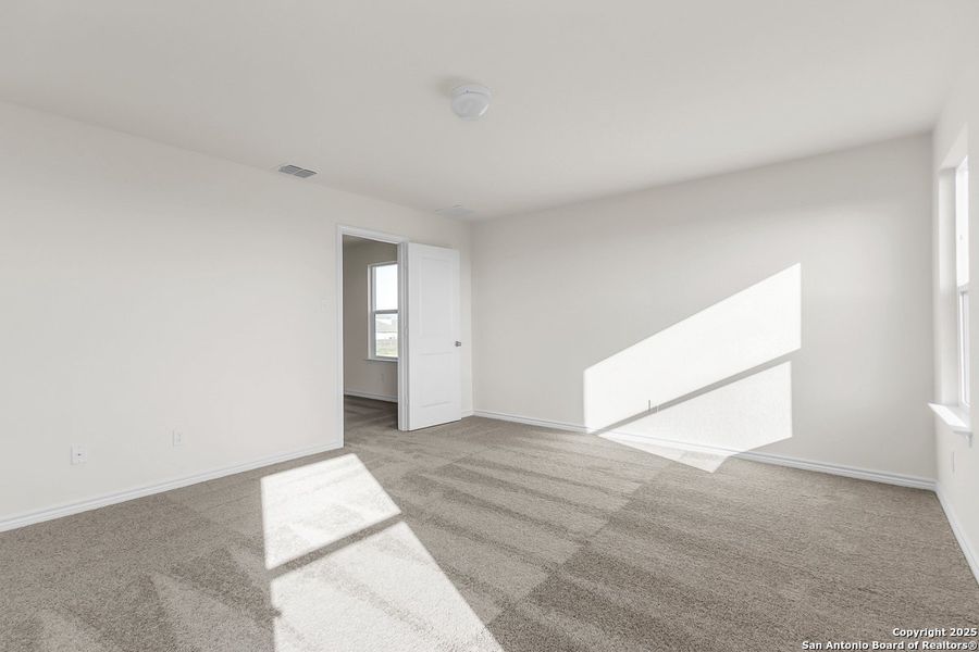Spacious, unfurnished interior of a new home in Knox Ridge, Converse (Image 9).
