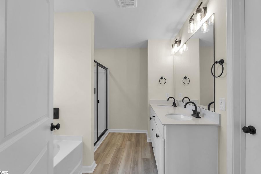 Furnished interior view inside a new home in Sedona, Greenville (Image 9).