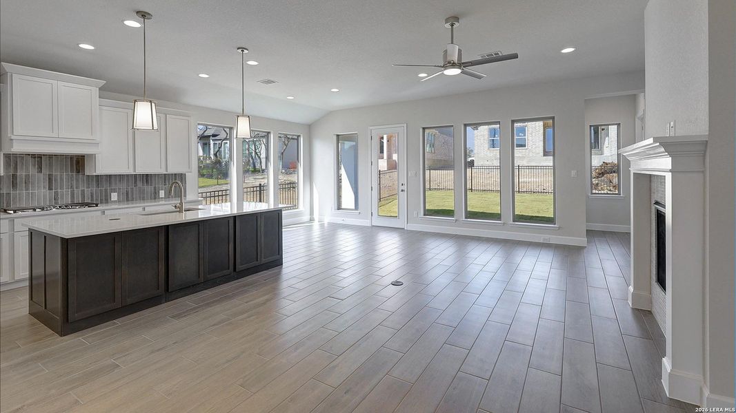 Spacious, unfurnished interior of a new home in Esperanza, Boerne (Image 18).