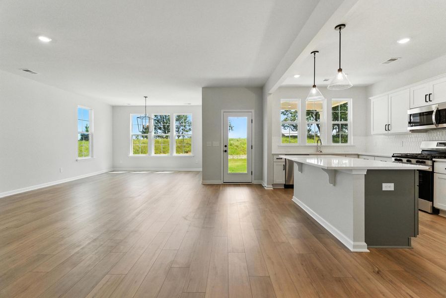 Spacious, unfurnished interior of a new home in , Summerville (Image 11).