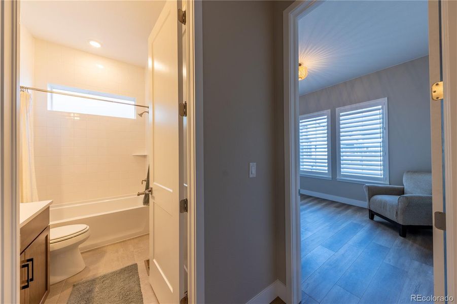 Main Level Full Bathroom Main Level Full Bathroom